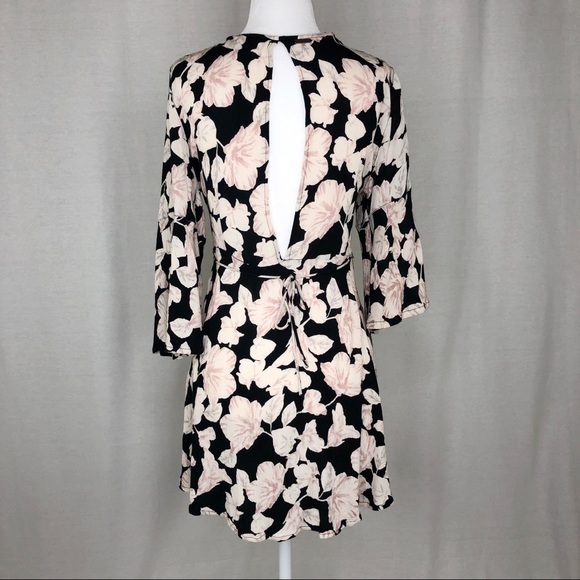 Billabong Dresses & Skirts - ✨HPx2✨Billabong Floral Split Back Dress S/P